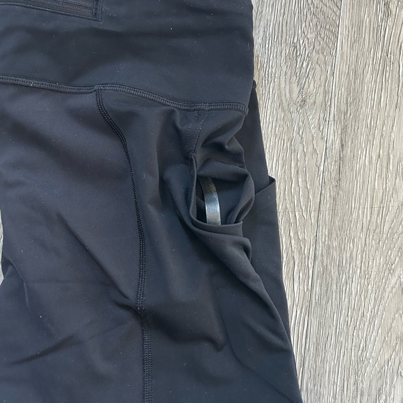 Lulu Lemon Capris leggings with Pockets - Picture 4 of 4